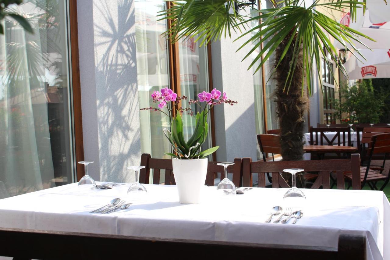 Piano Cafe B&B Mielec Exterior foto